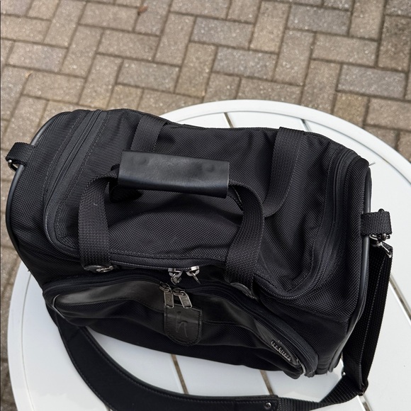 HARTMANN SMALL CARRY ON COSMETIC, TOILETRY BAG BLACK NILON WITH STRAP - Picture 5 of 14